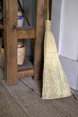 brooms-214717_1280