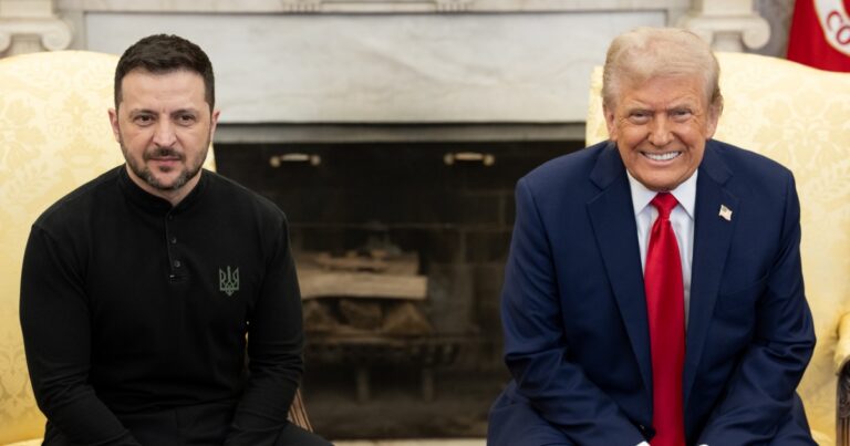 Fotografie Donalda Trumpa a Volodymyra Zelenského