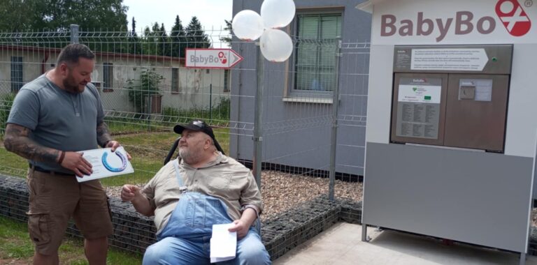 Fotografie z otvírání babyboxu v Trutnově