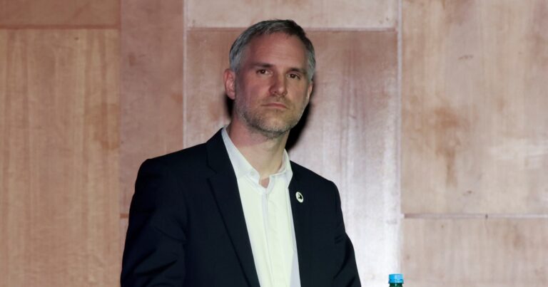Fotografie předsedy politické strany Piráti Zdeňka Hřiba