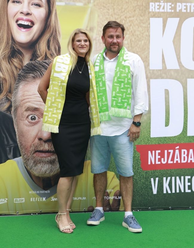 Jan Punčochář s manželkou na premiéře filmu Kouzlo derby 14. 7. 2025