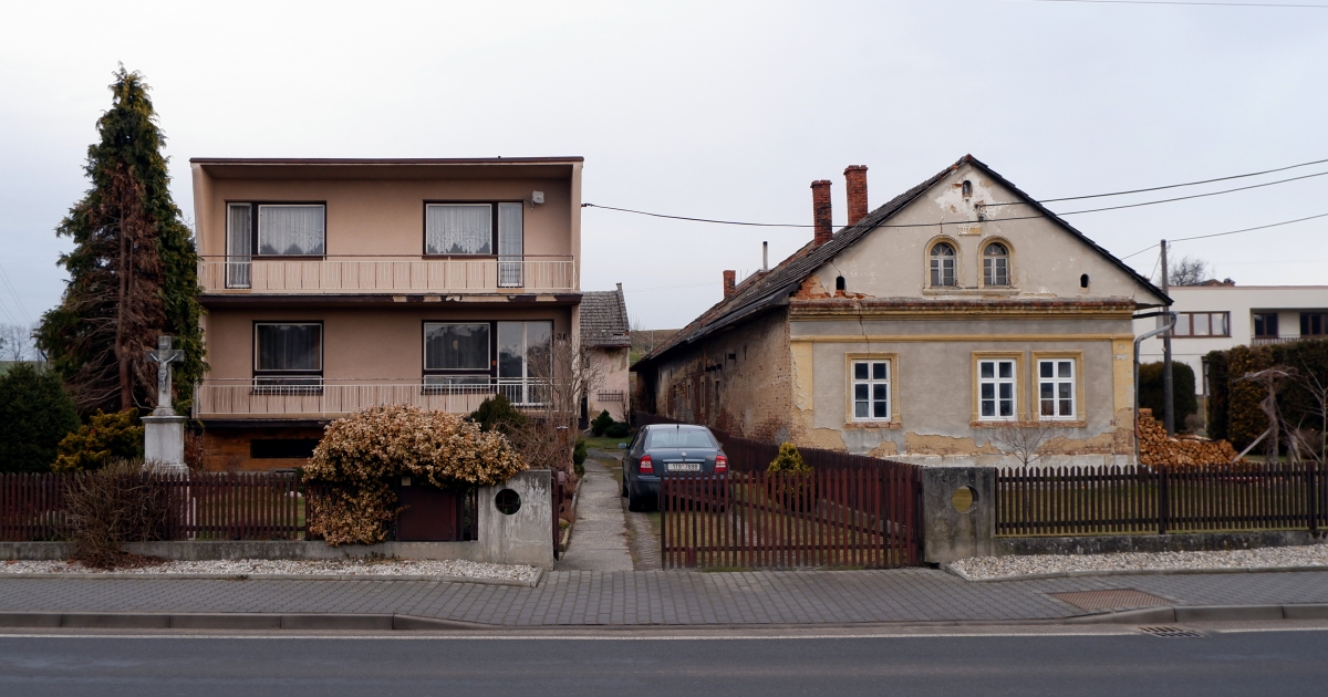 Fotografie dvou domů