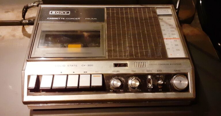 Fotografie starého magnetofonu