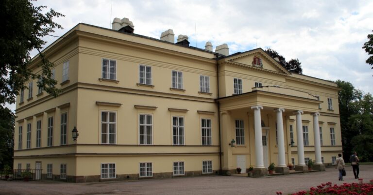 Fotografie zámku v Kostelci nad Orlicí