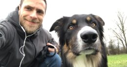 Fotografie muže se psem