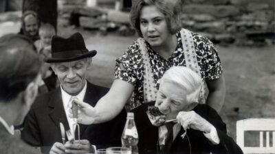 Fotografie z komedie Na samotě u lesa