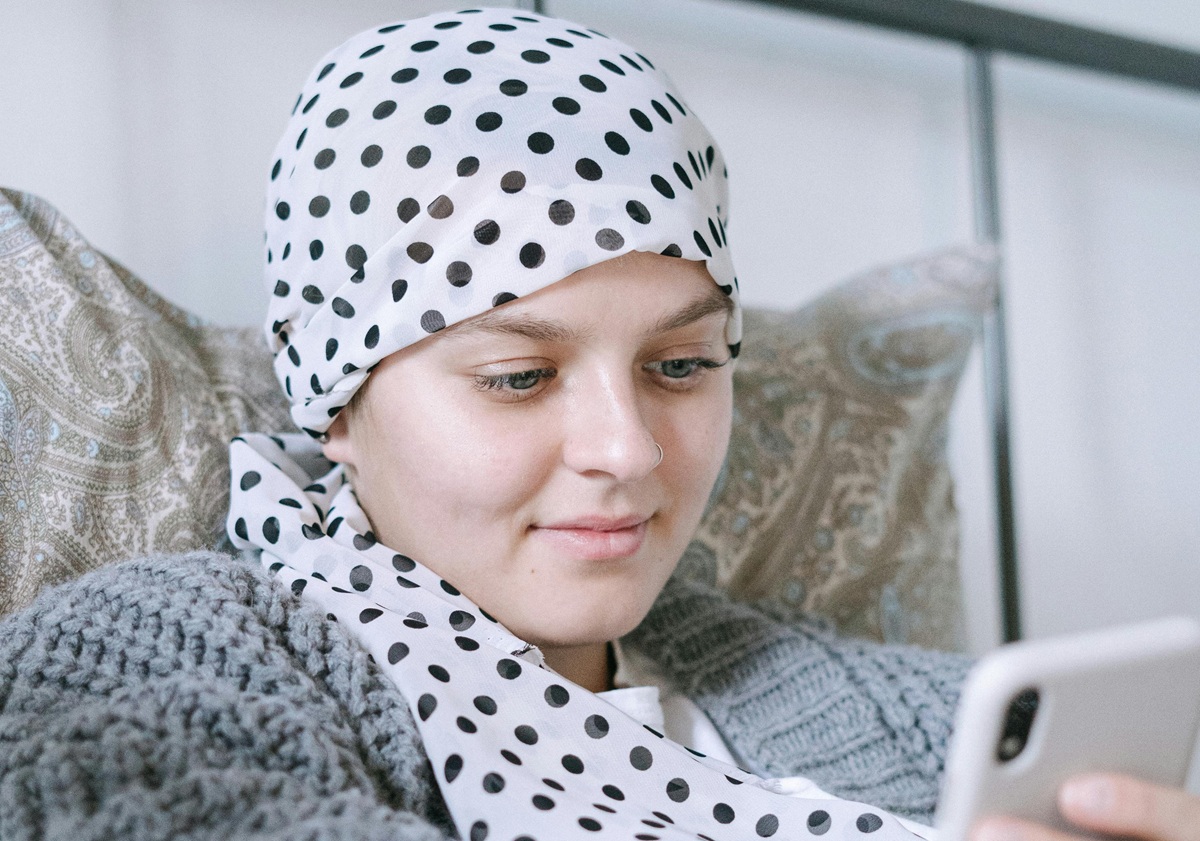 Fotografie nemocné ženy s úsměvem