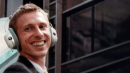 Vesničko má středisková se dodnes drží na předních příčkách žebříčků českých komedií