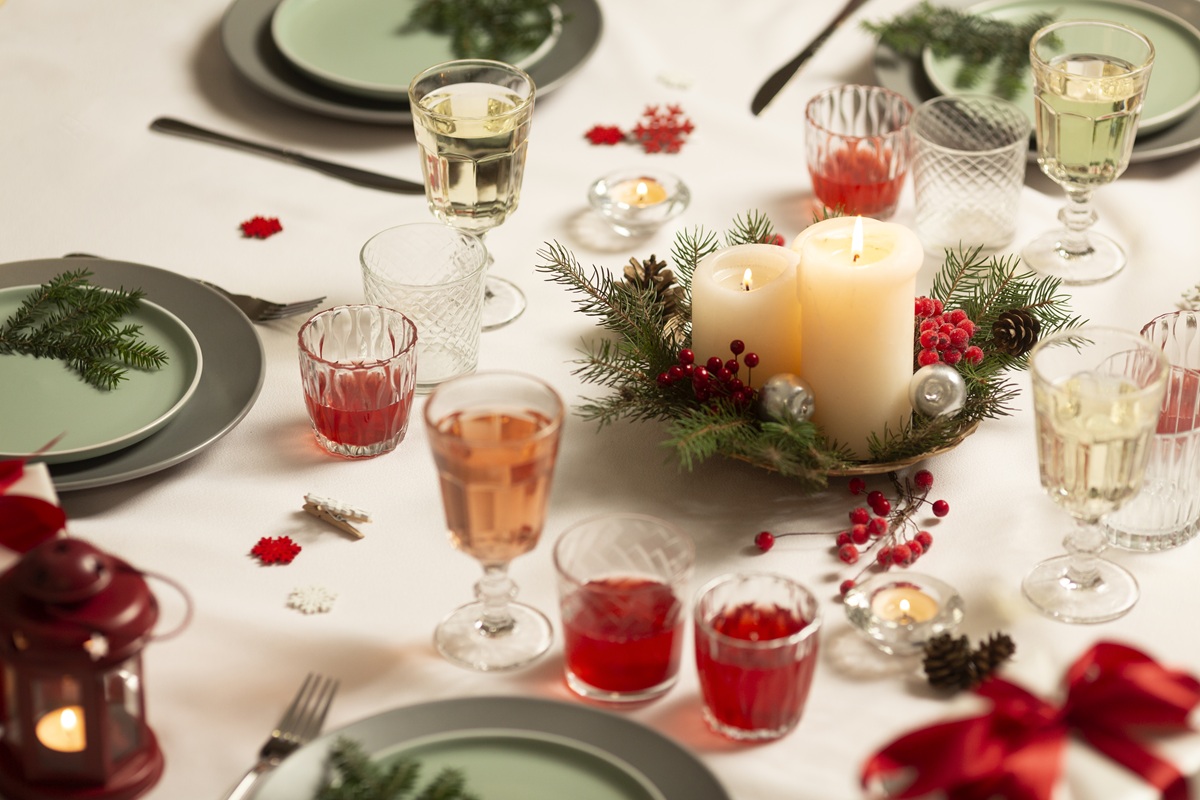 Fotografie vánočně prostřeného stolu