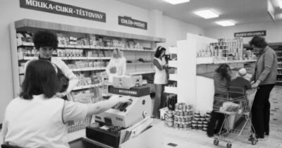 Fotografie z obchodu za socialismu