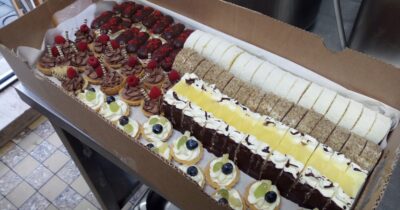 Fotografie zákusků z cukrárny