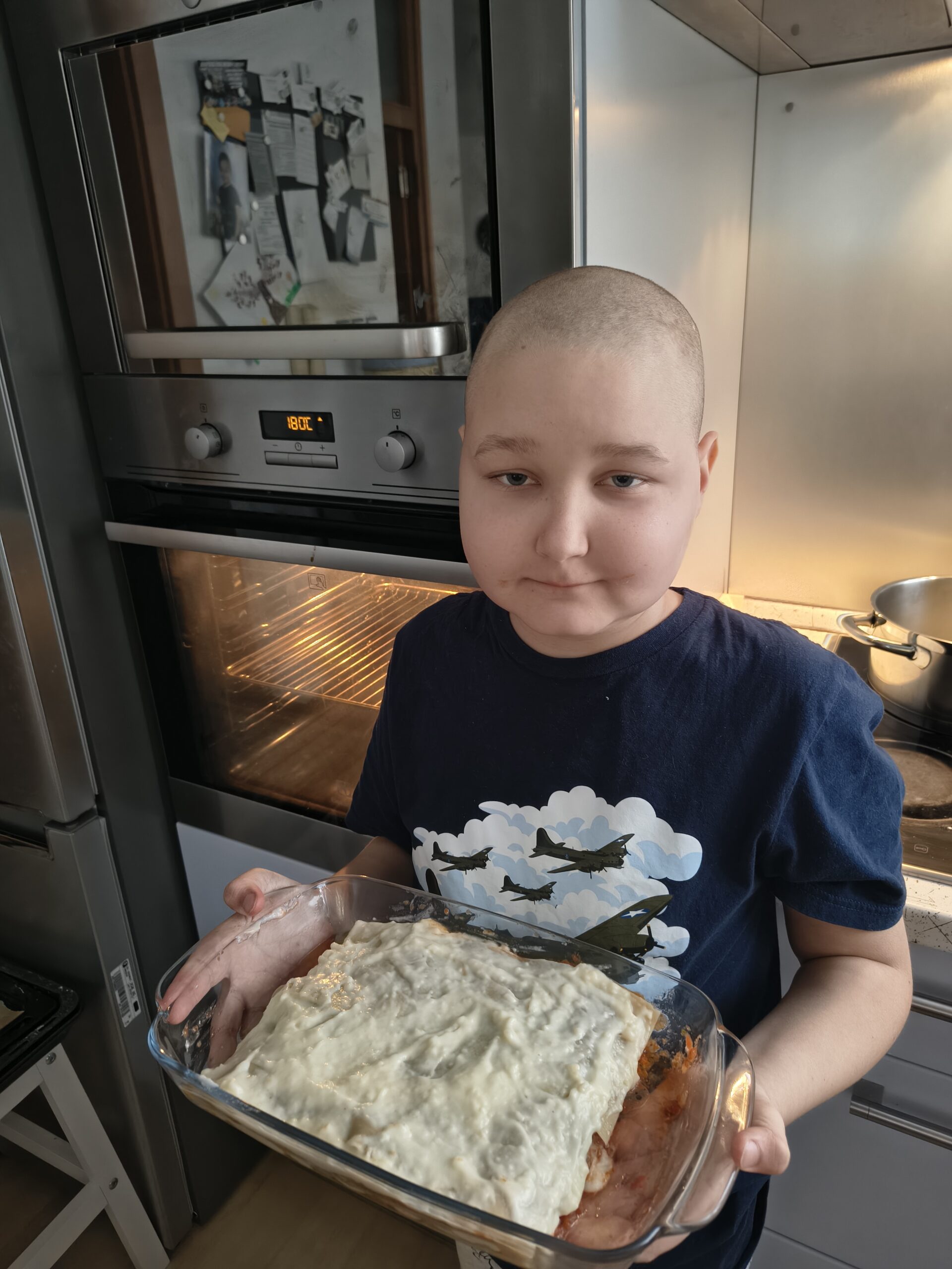 Fotografie influencera Ondry při vaření, kterým si krátí dlouhé dny během léčby