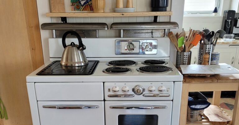 Fotografie starší kuchyně