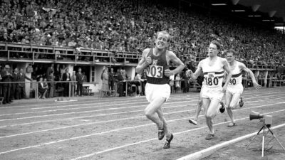 Emil Zátopek během olympijského závodu v roce 1952