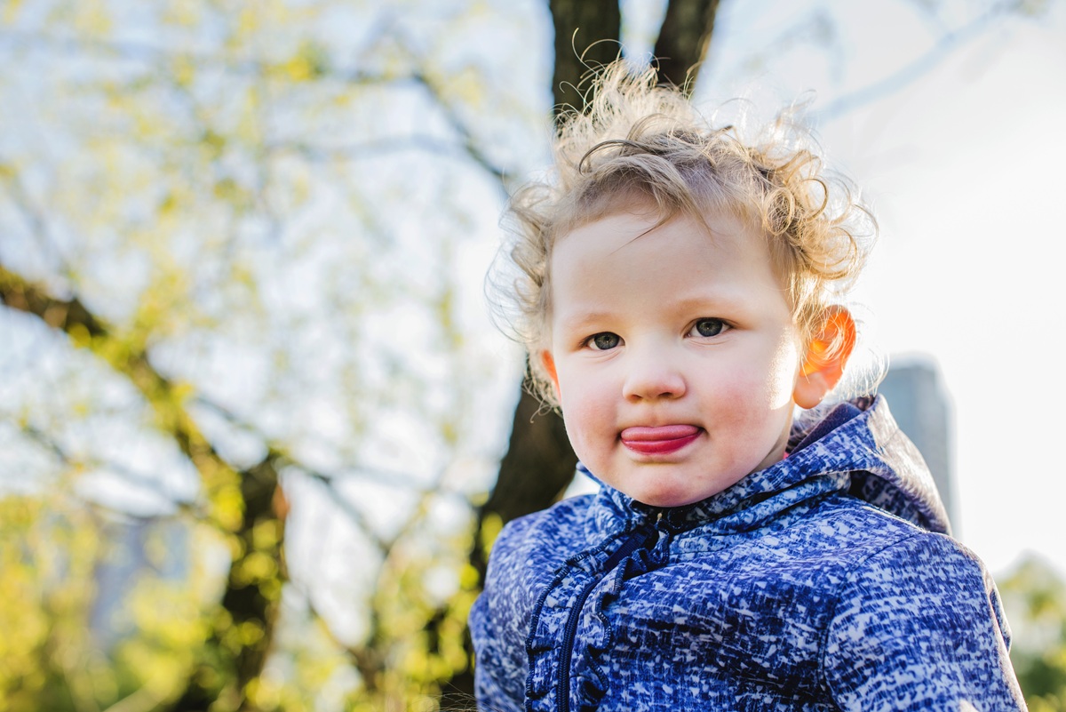Fotografie malého chlapce v přírodě
