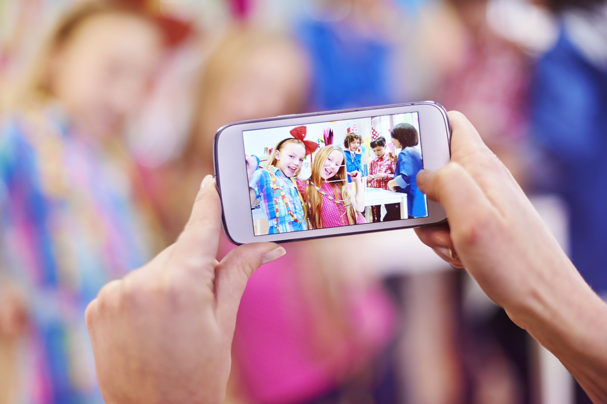 Fotografie - děti na fotografii sdílené na sociální sítě